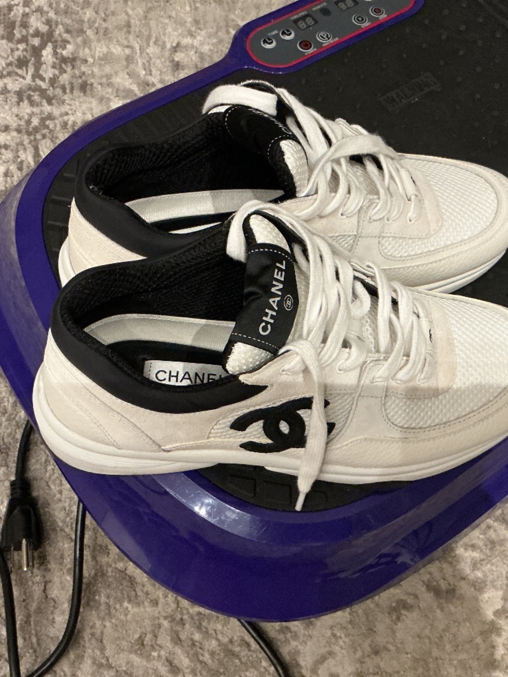 Beautiful CHANEL sneakers in classic white with black accents